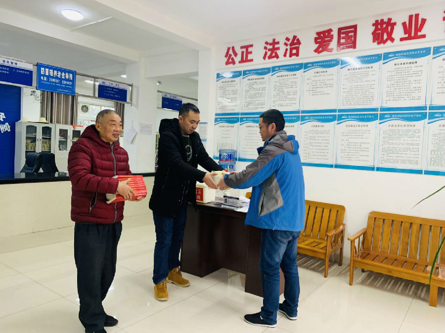 交發(fā)集團(tuán)機(jī)關(guān)黨總支 開展“踐行初心使命黨員志愿服務(wù)” 主題黨日活動(dòng)2.jpg 0b6503e22c2ff397e13e9d18cfec8ed7.jpg