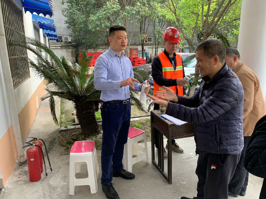 市公管處副處長湯佑民一行督查G247江油河西大橋至塔九路路口段養(yǎng)護維修工程疫情防控及施工安全工作情況1.jpg 26b5ba59de0327eda2a6ec946975bc89.jpg