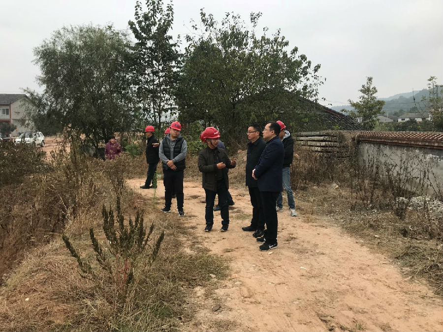 集團公司領(lǐng)導(dǎo)赴G108項目現(xiàn)場調(diào)研1.jpg 543530c3c21cbf1b61c59b5a0d92cbdc.jpg