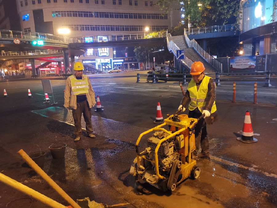 涪城路中段機動車道完成優(yōu)化升級2.jpg 7820a2bf25989f23f12c1c129433f6f2.jpg