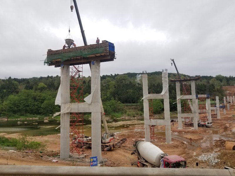 S209線梓潼縣城至江油河口段改建工程項(xiàng)目完成首片蓋梁澆筑1.jpg 86feb953ef4f93250dcfde72a4be8dd7.jpg