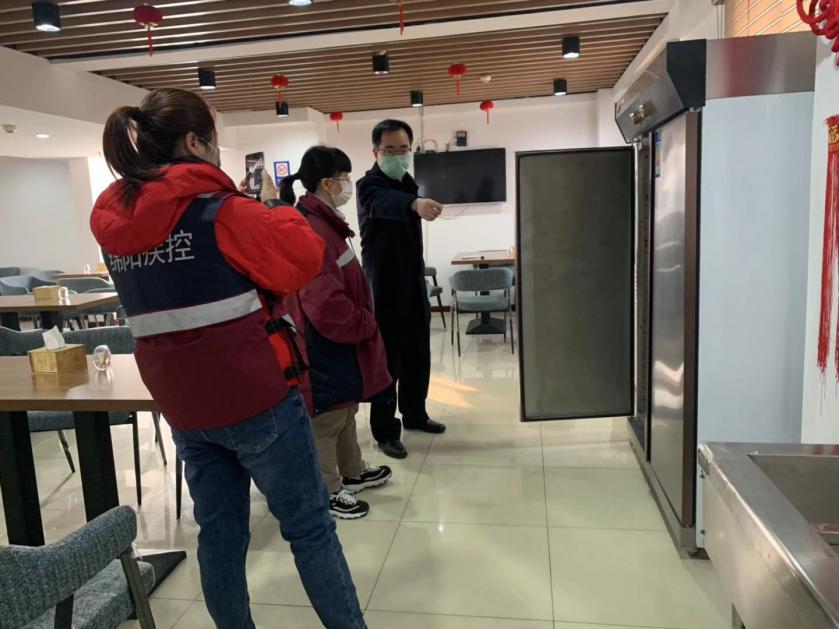 市疾控中心專家現(xiàn)場(chǎng)指導(dǎo)交發(fā)集團(tuán) 新冠肺炎肺炎疫情防控和復(fù)工復(fù)產(chǎn)工作1.jpg bcdc8f103138cdcc2ba19b768f71ceda.jpg
