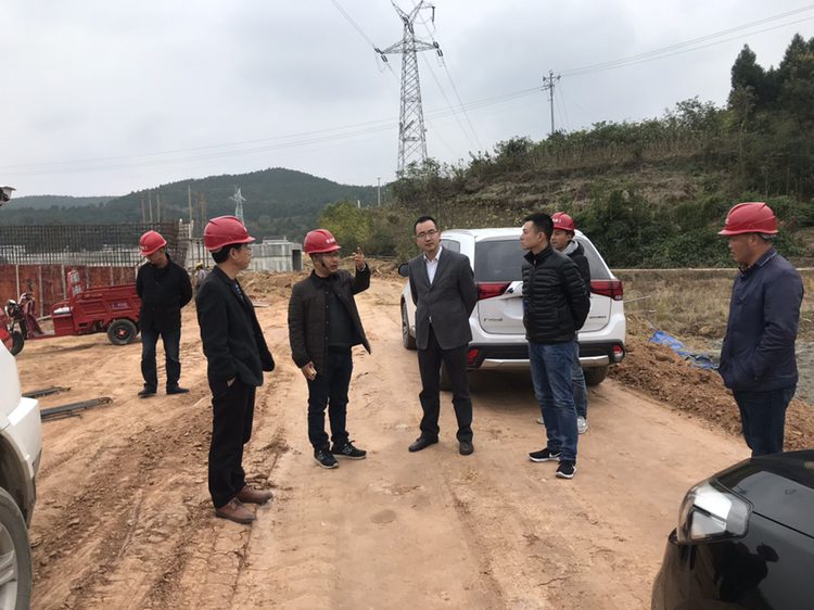 集團公司領(lǐng)導(dǎo)赴G108項目現(xiàn)場調(diào)研2.jpg c97931efd4cd396387f24fc1f05c1349.jpg