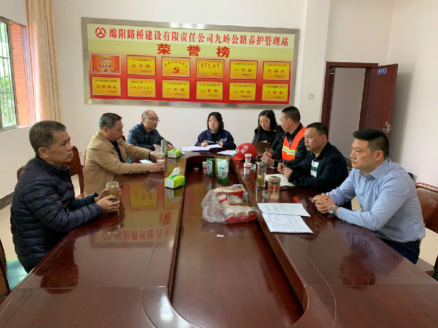 市公管處副處長湯佑民一行督查G247江油河西大橋至塔九路路口段養(yǎng)護維修工程疫情防控及施工安全工作情況2.jpg e2f733d39de37b134d52b79142145d7e.jpg