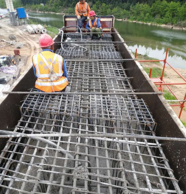 S209線梓潼縣城至江油河口段改建工程項(xiàng)目完成首片蓋梁澆筑2.png f8aa8135cae2f57093c6aa647e169d88.png